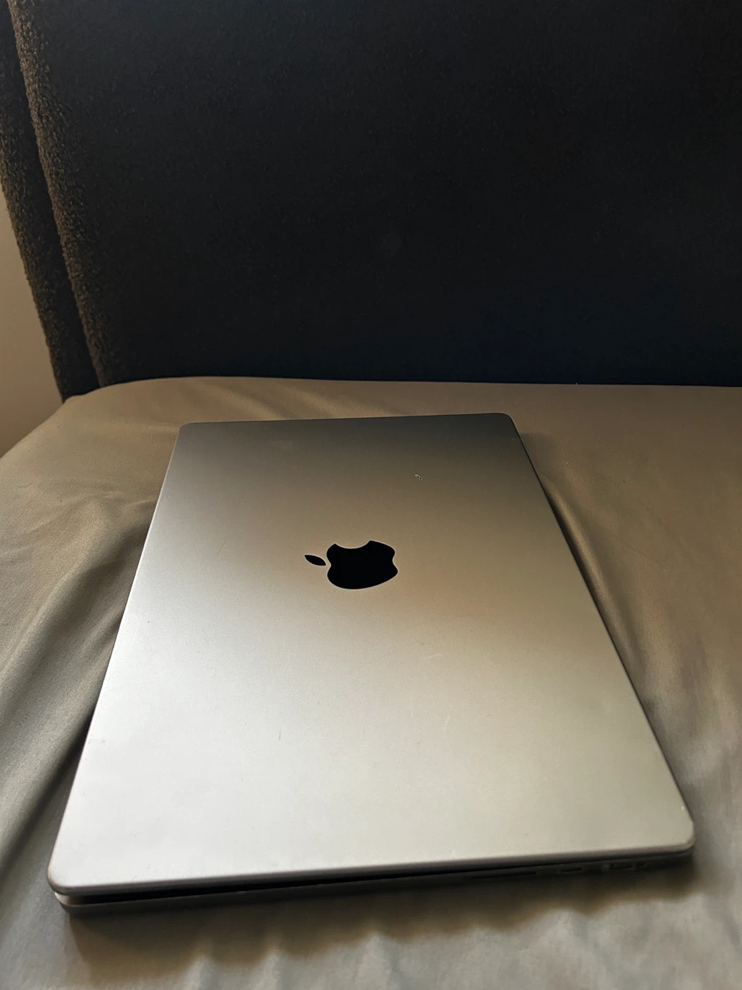 Apple MacBook Pro Laptop 14 inch M1 - photo 5