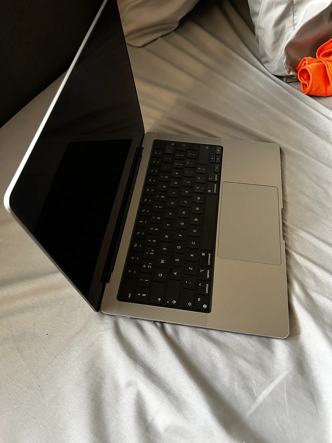 Apple MacBook Pro Laptop 14 inch M1 - photo 3