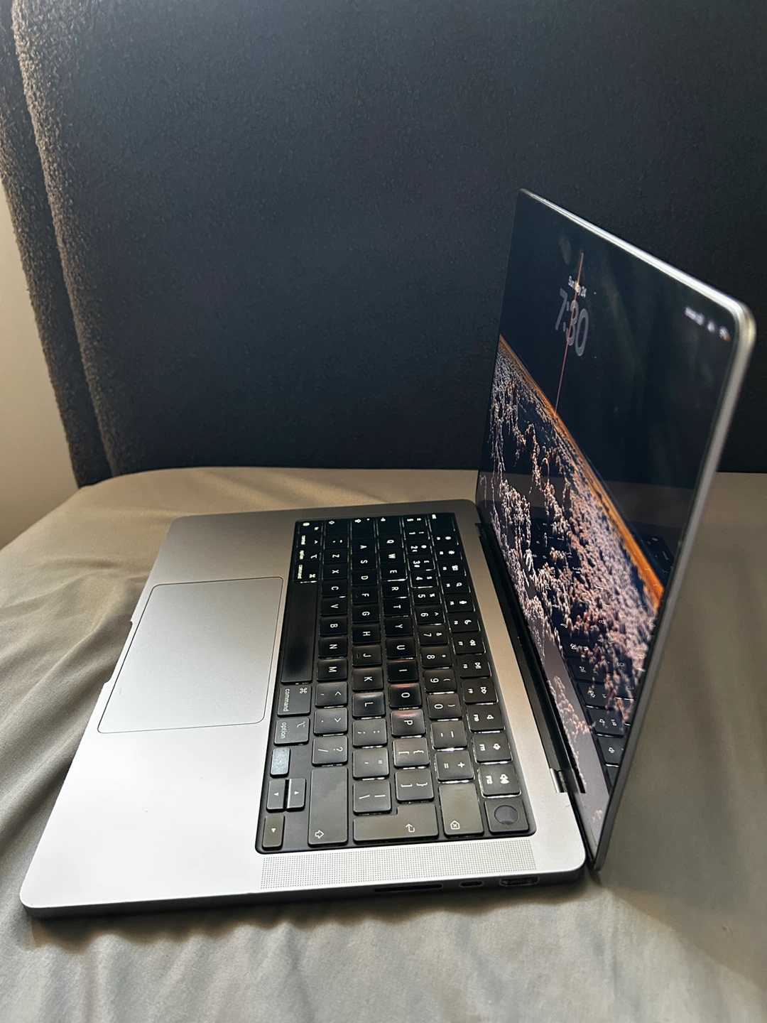 Apple MacBook Pro Laptop 14 inch M1 - photo 2