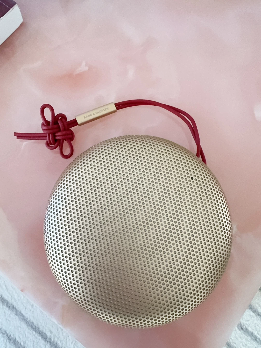 Bang & Olufsen Beosound A1 2nd Gen – Rare Holt Renfrew Red - photo 2