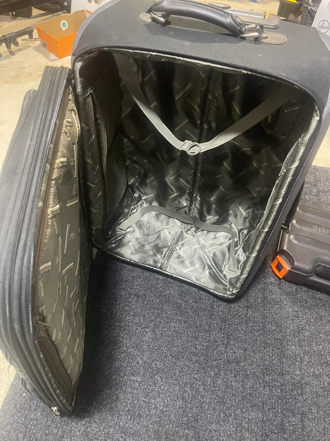 Black Rolling Suitcase with Retractable Handle