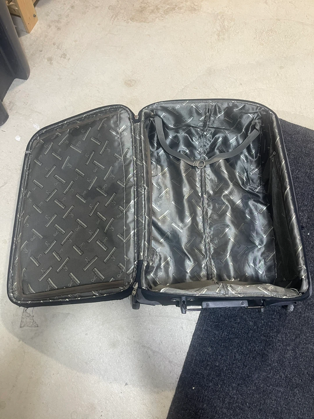 Black Rolling Suitcase with Retractable Handle - photo 5