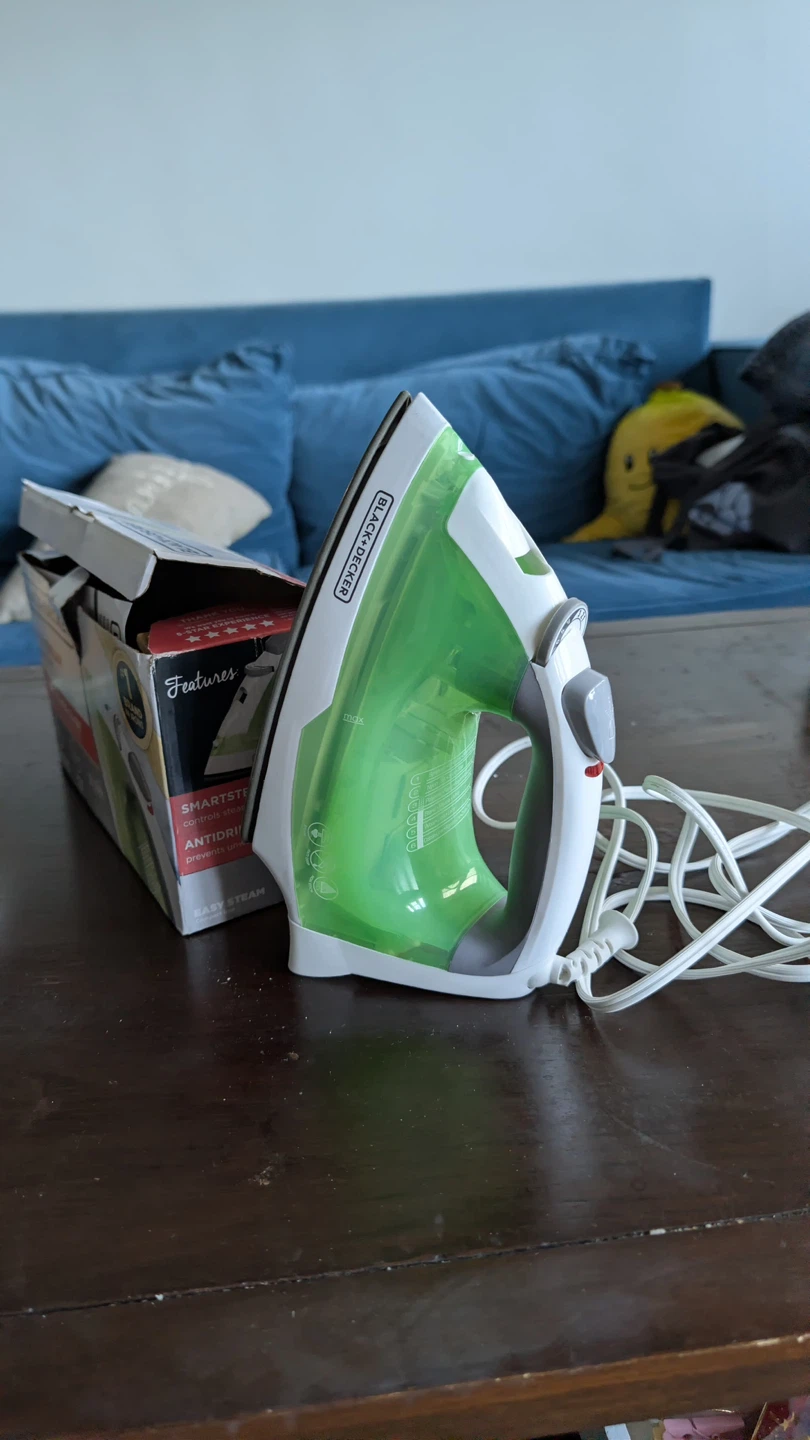 BLACK+DECKER Steam Compact Iron