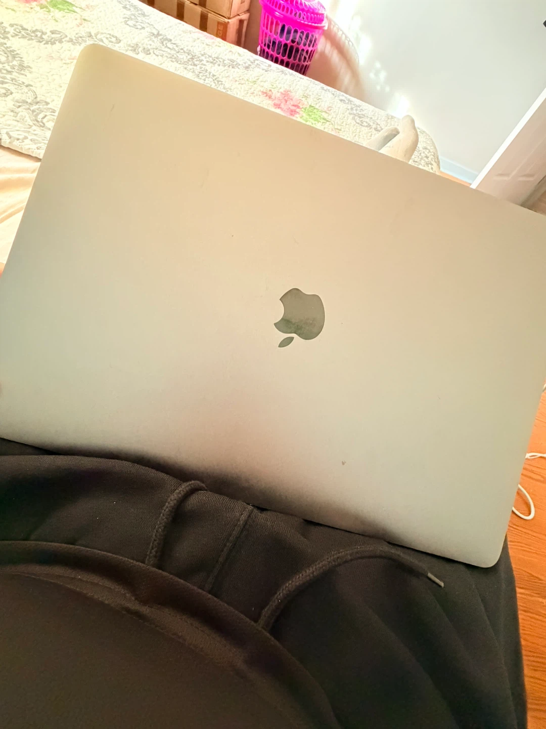Apple MacBook Pro 15-inch 2019 - photo 2