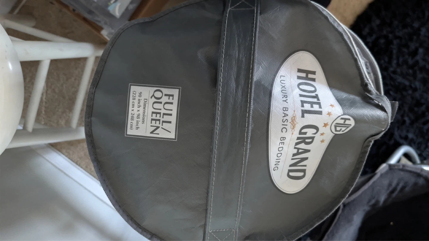 Full/Queen White Comforter