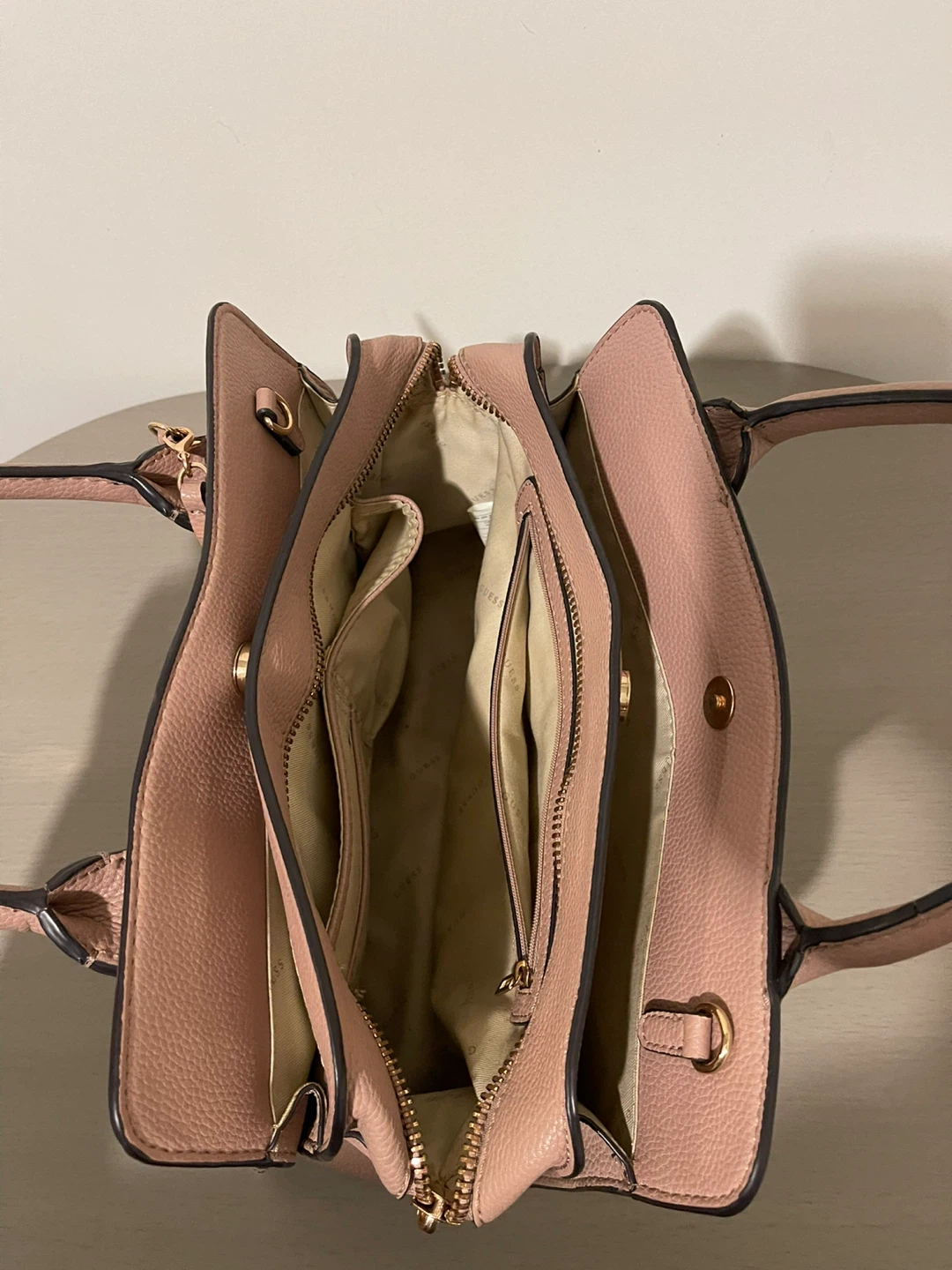Pink leather Guess purse - photo 3