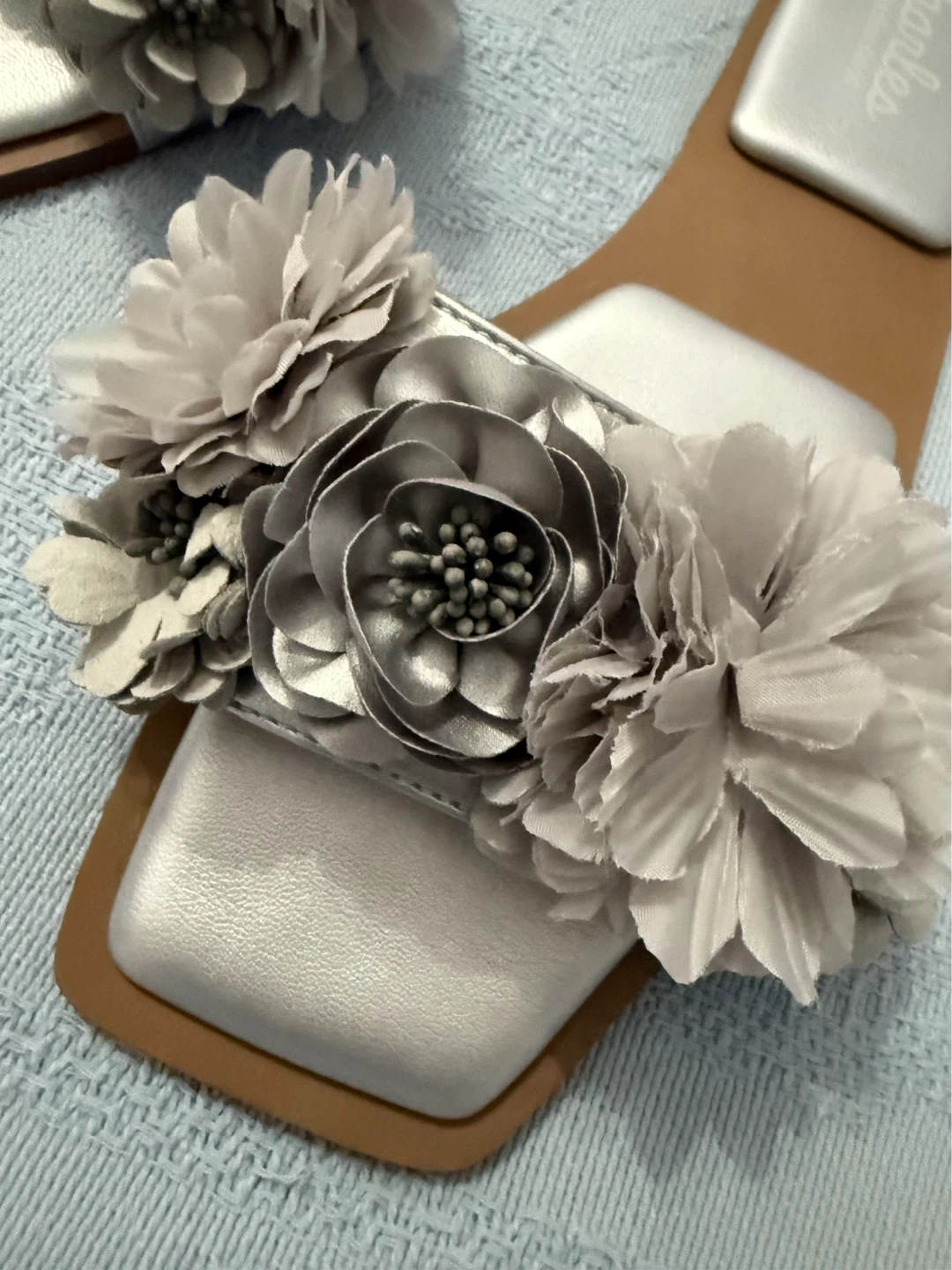Charles by Charles David Silver Floral Slide Sandals - photo 4