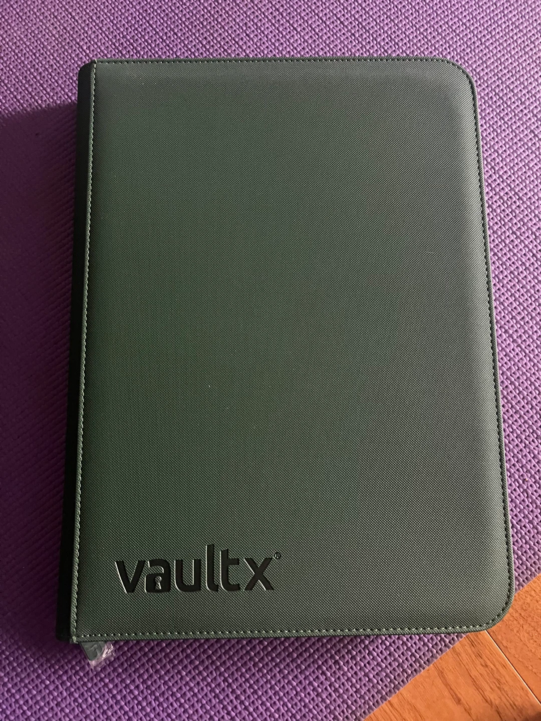 Vault-X 9-Pocket Zip Binder for 360 Cards