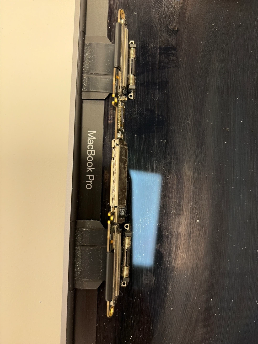 MacBook Pro Hinge Assembly - screws