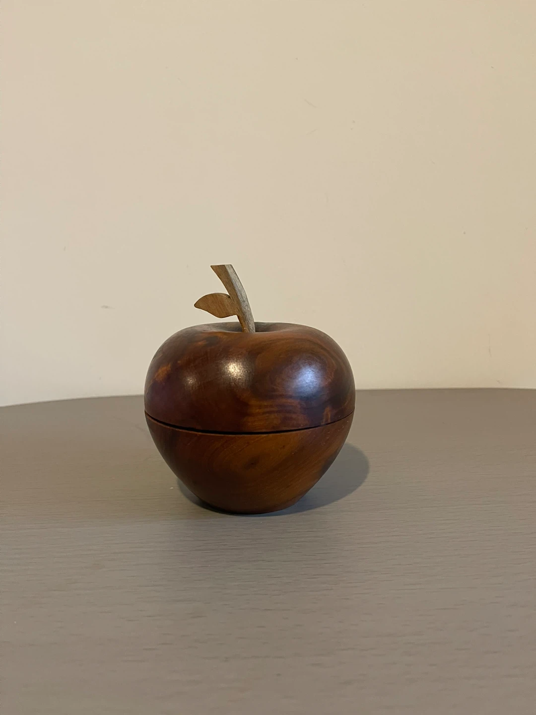 Apple-shaped decor box