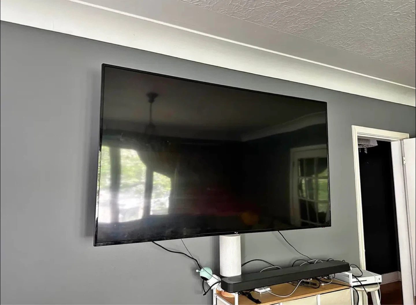 XL 67 inch RCA Smart Virtuoso TV + Wall Mount - photo 3