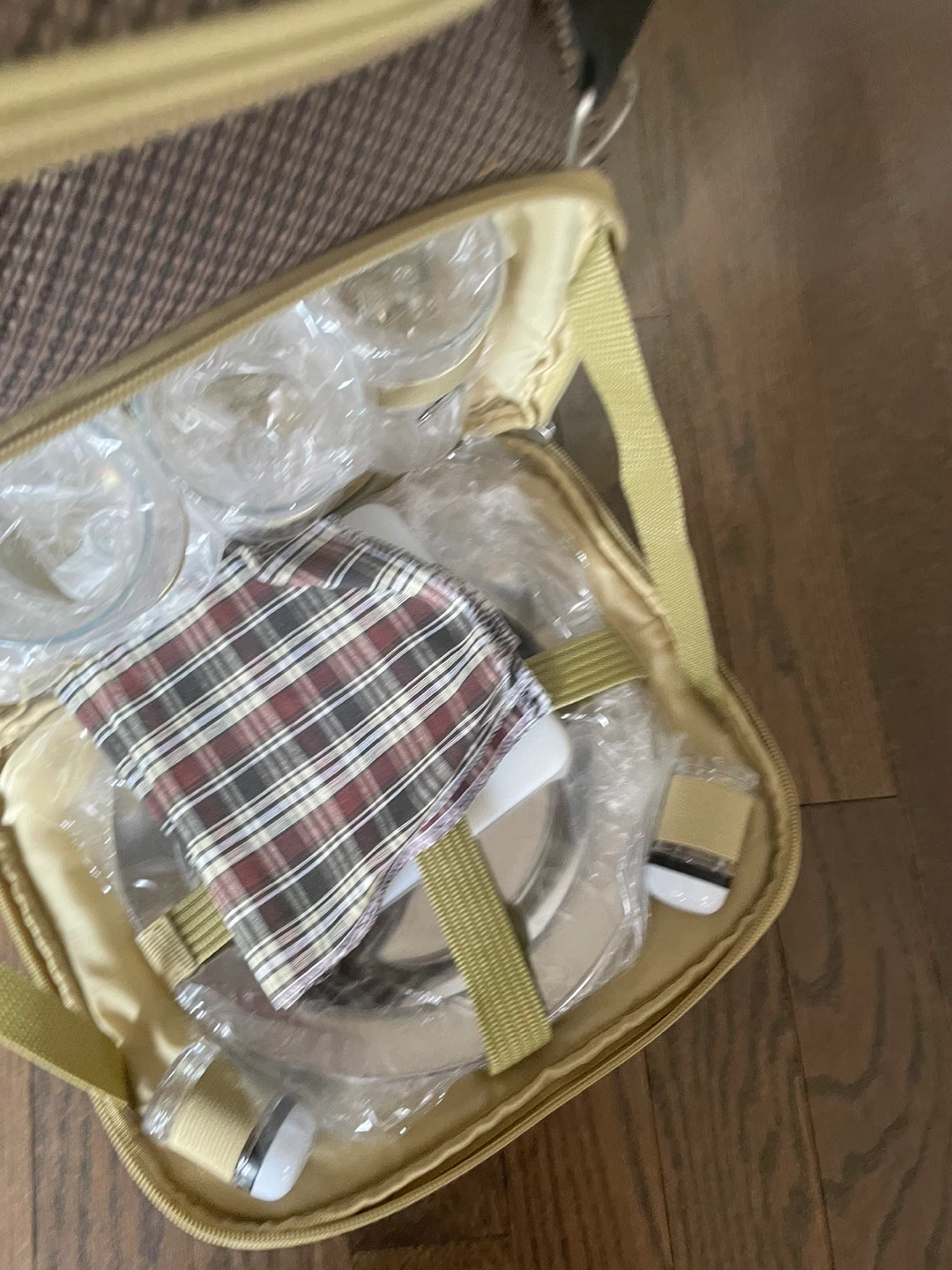 Deluxe Rolling Picnic Basket Set - photo 4