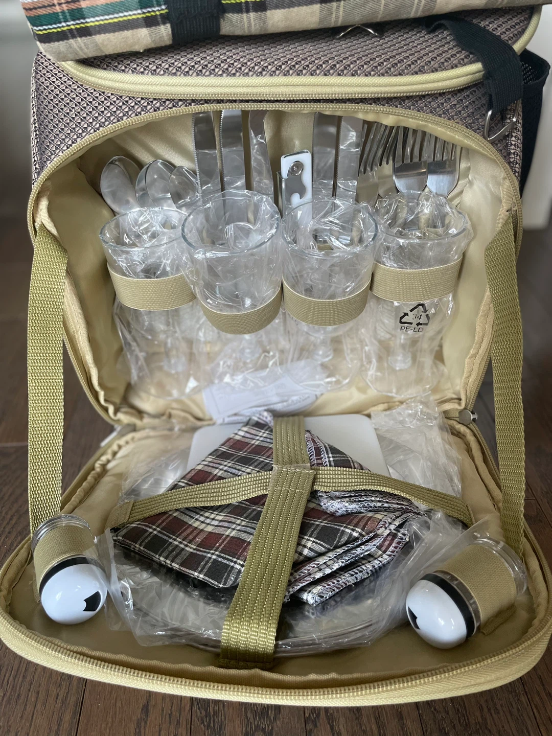 Deluxe Rolling Picnic Basket Set - photo 5