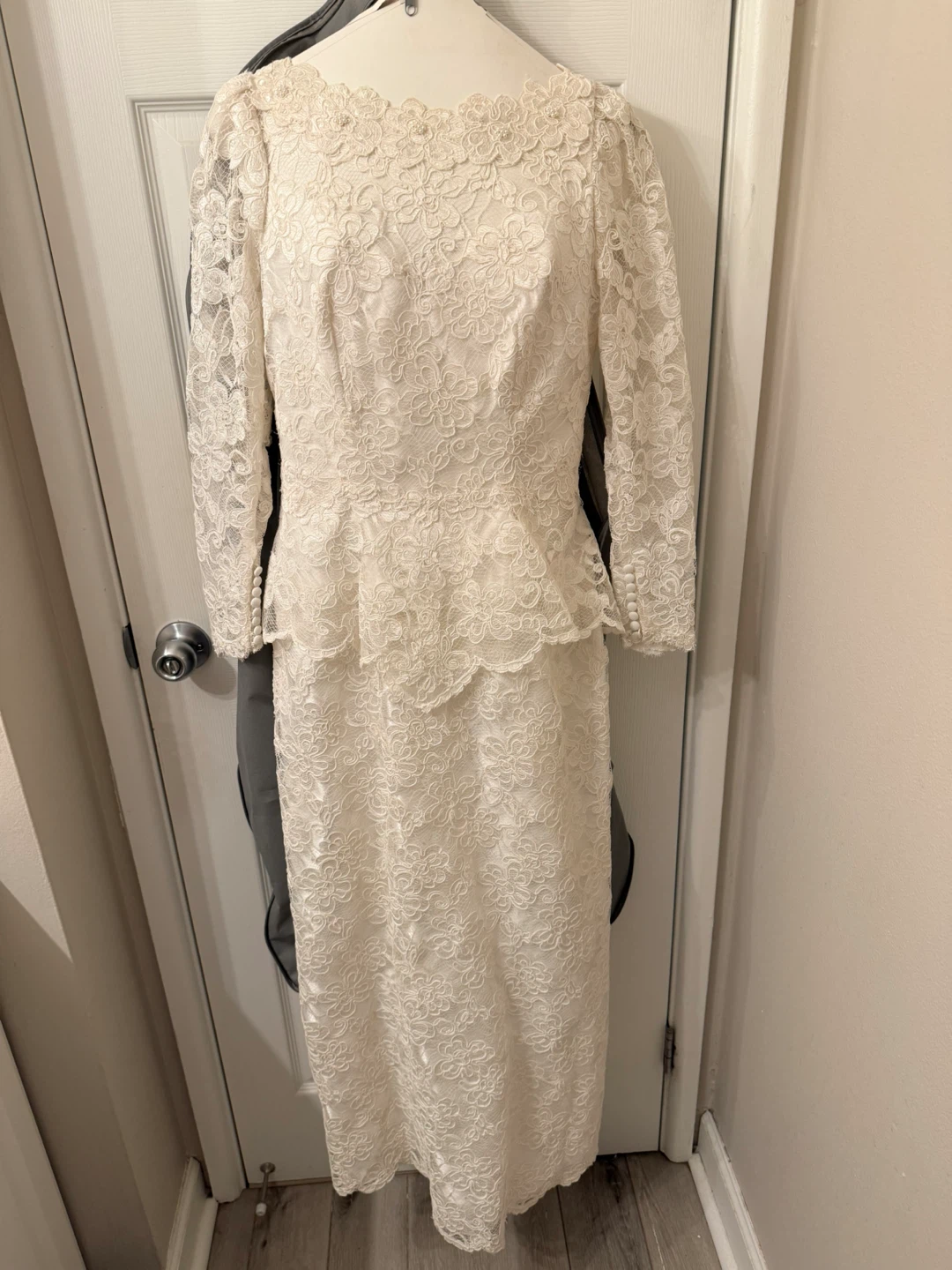 VTG Ivory Lace Dress with Satin Bow Accent