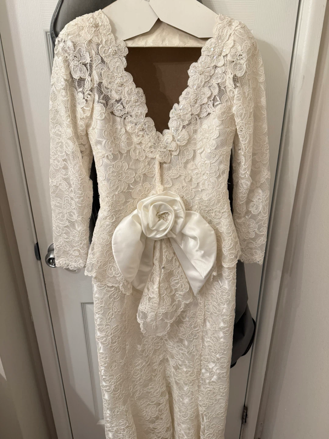 VTG Ivory Lace Dress with Satin Bow Accent - photo 3