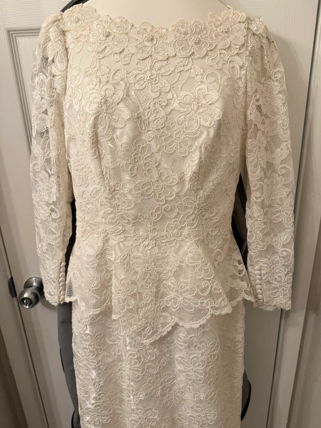 VTG Ivory Lace Dress with Satin Bow Accent - photo 2