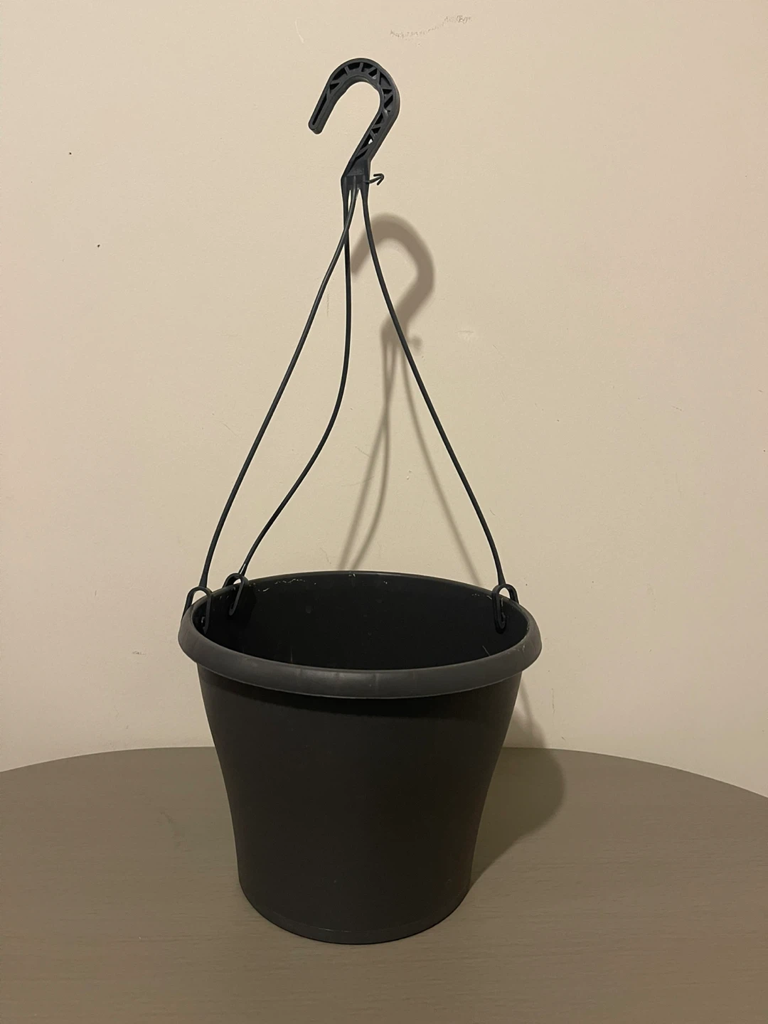 Plastic plant pot with drainage and hanging hook