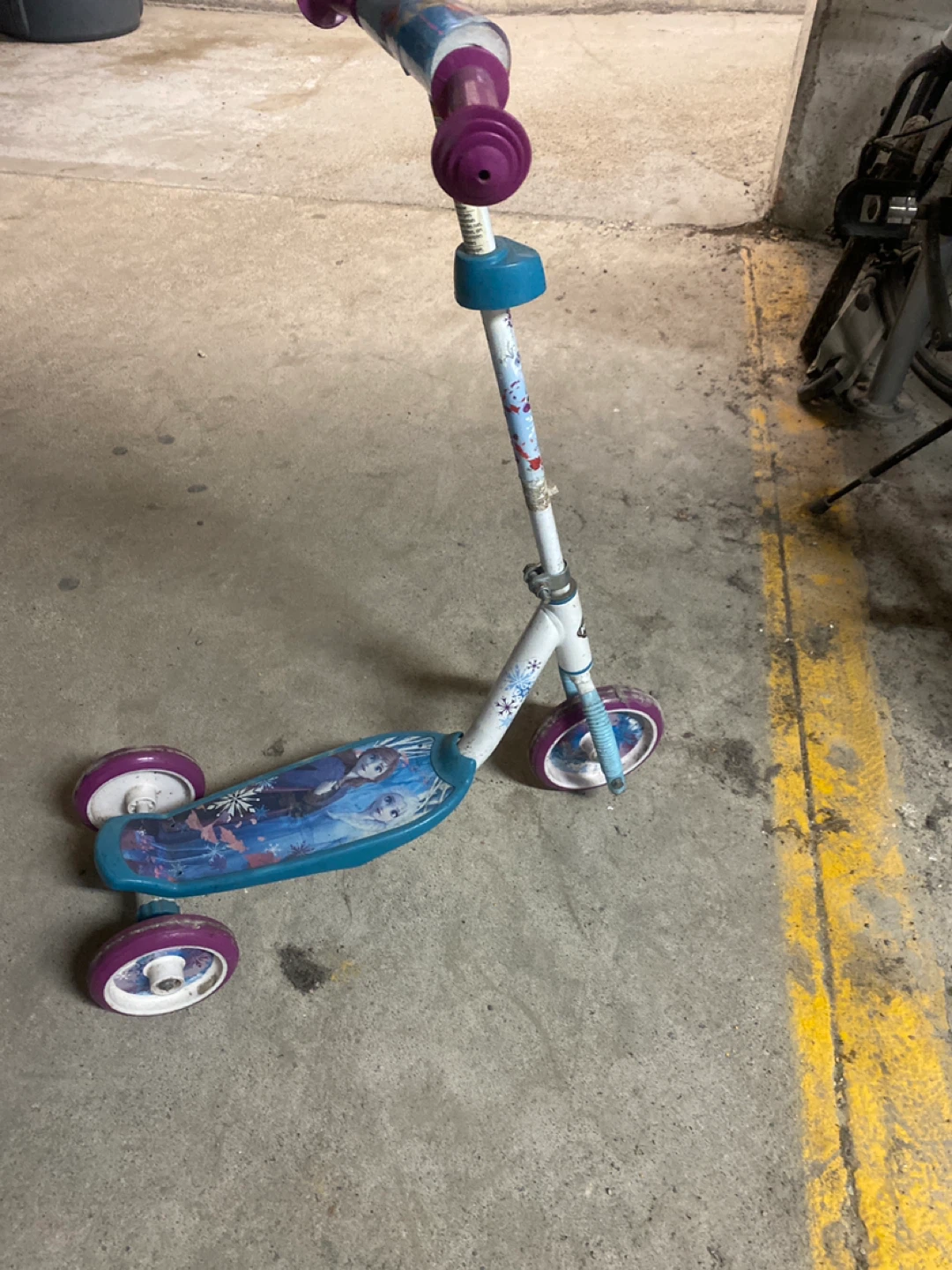 Frozen 3-Wheel Scooter - photo 2