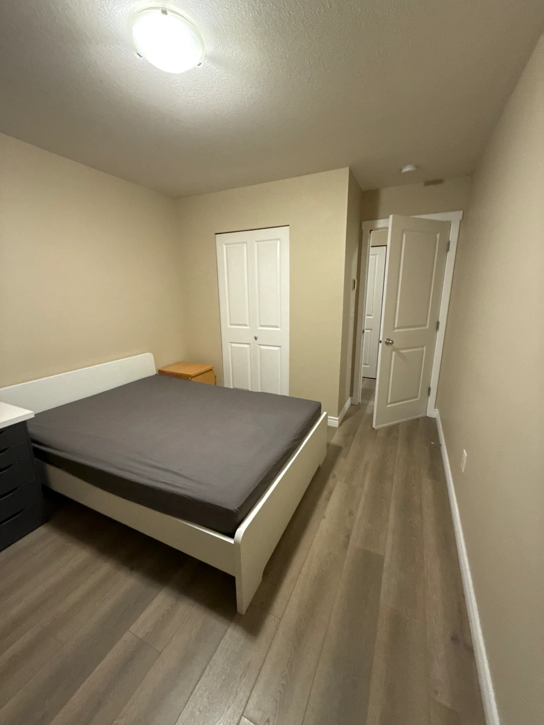 Fleetwood Spacious Townhouse-single room for rent - photo 2