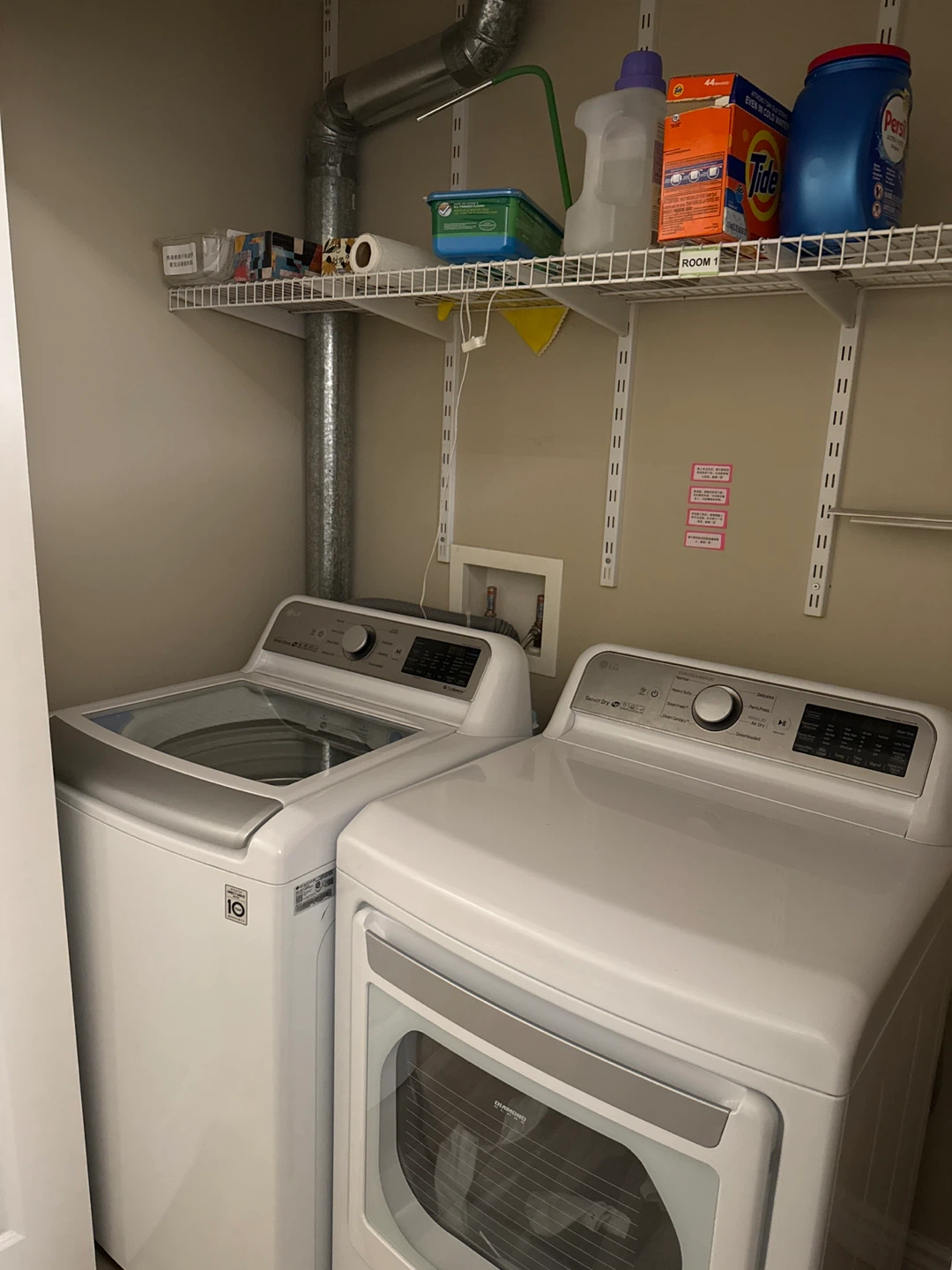 Fleetwood Spacious Townhouse-single room for rent - photo 3