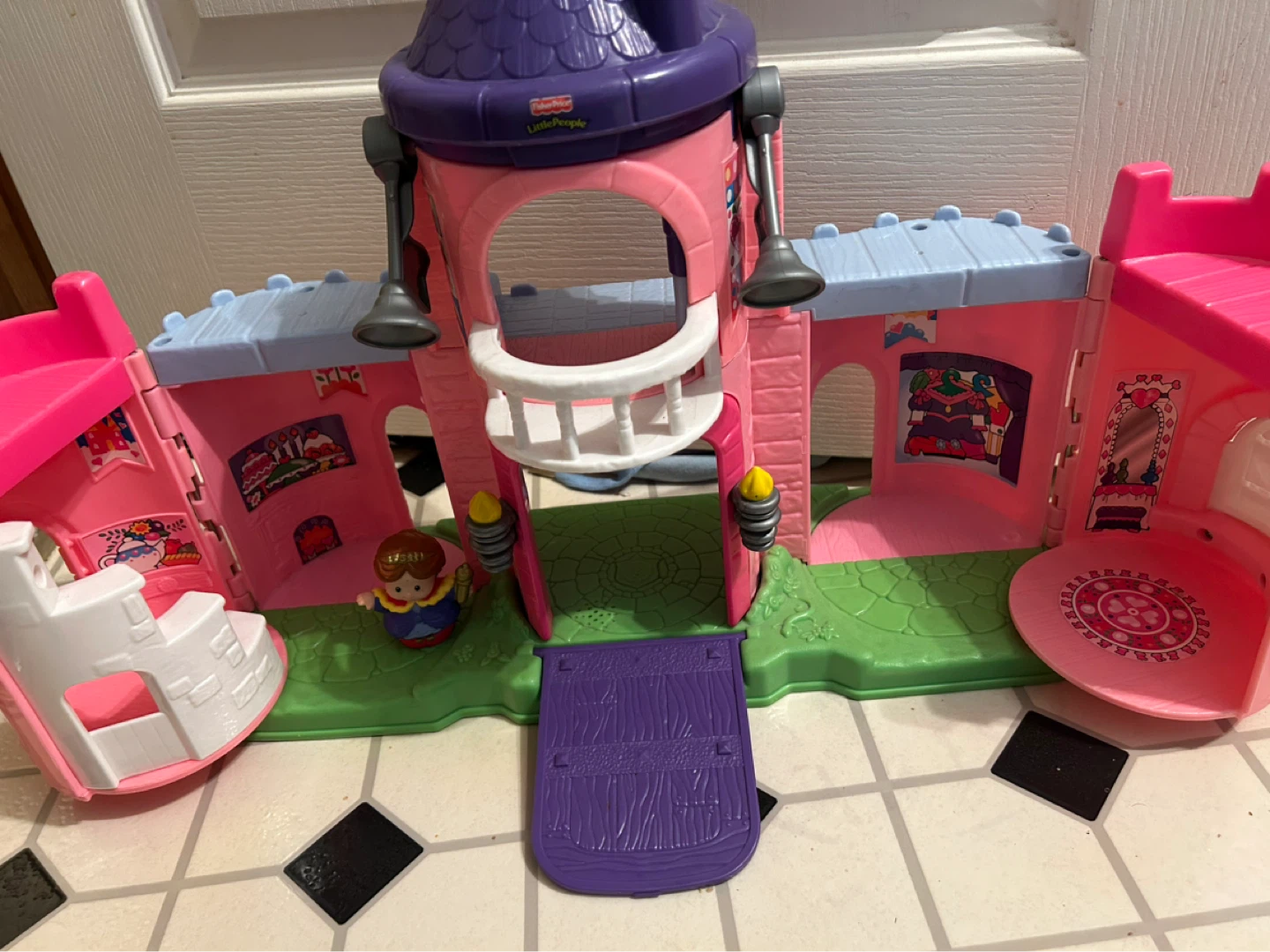 Fisher-Price little people castle - photo 3