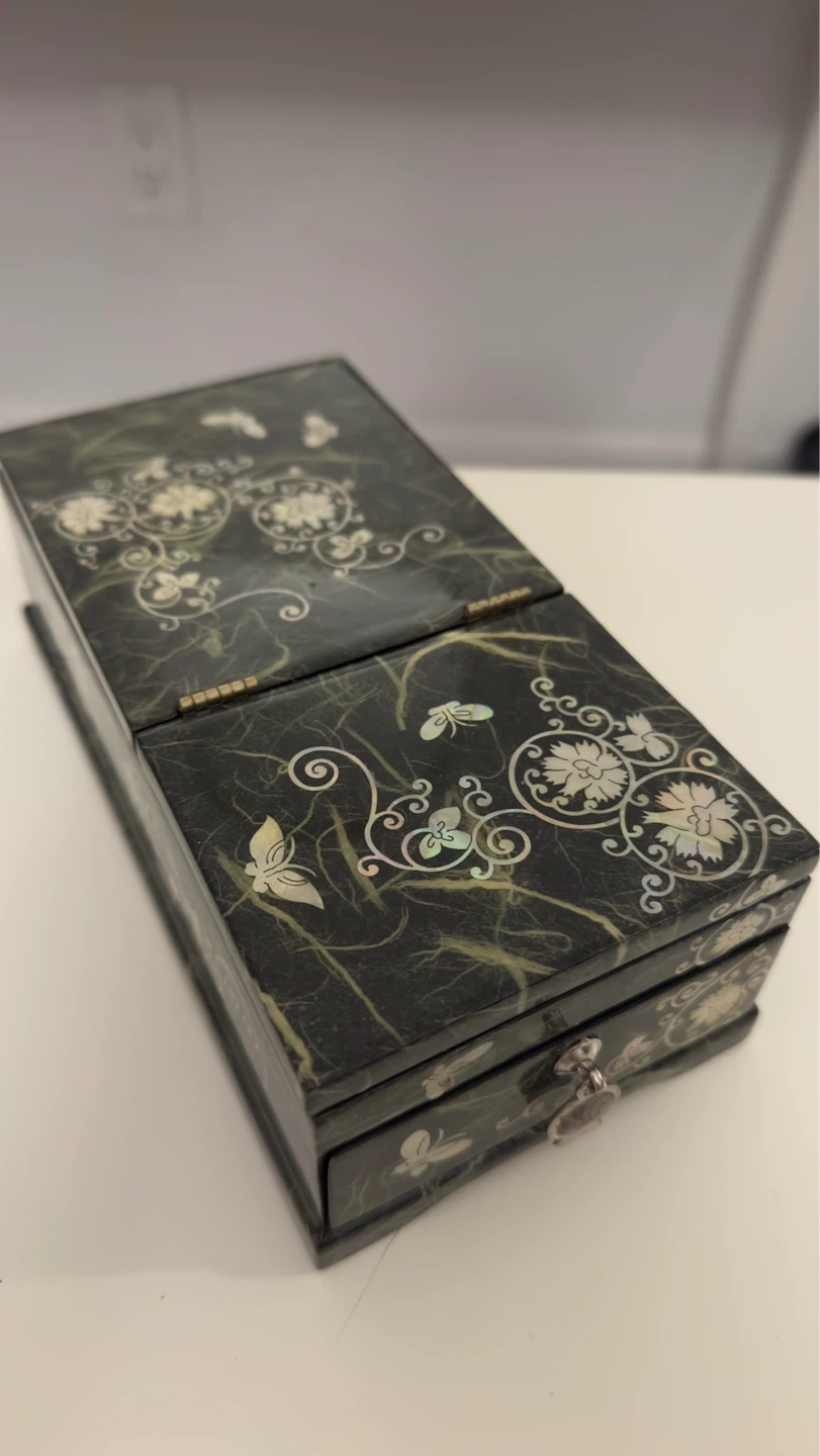 Decorative Jewellery Box with Mirror - photo 2