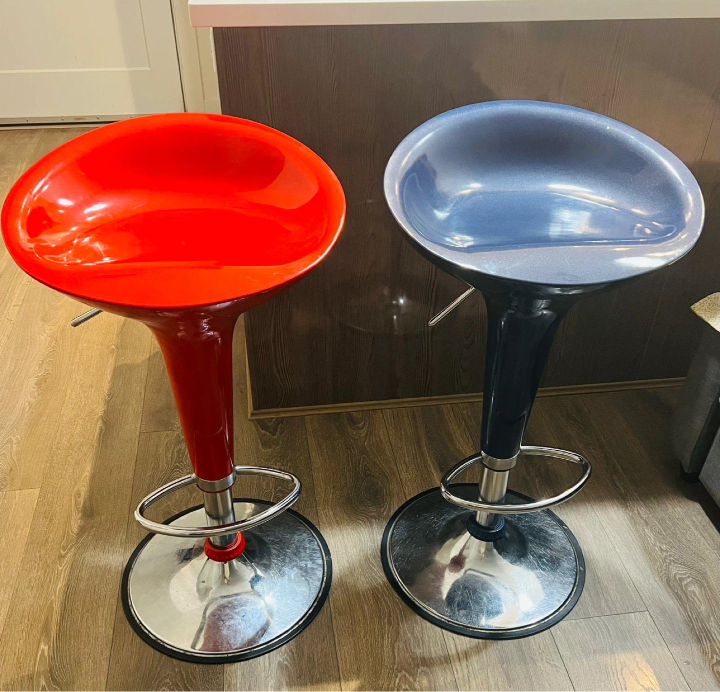 Set of 2 Adjustable Bar Stools - Red and Blue - photo 2