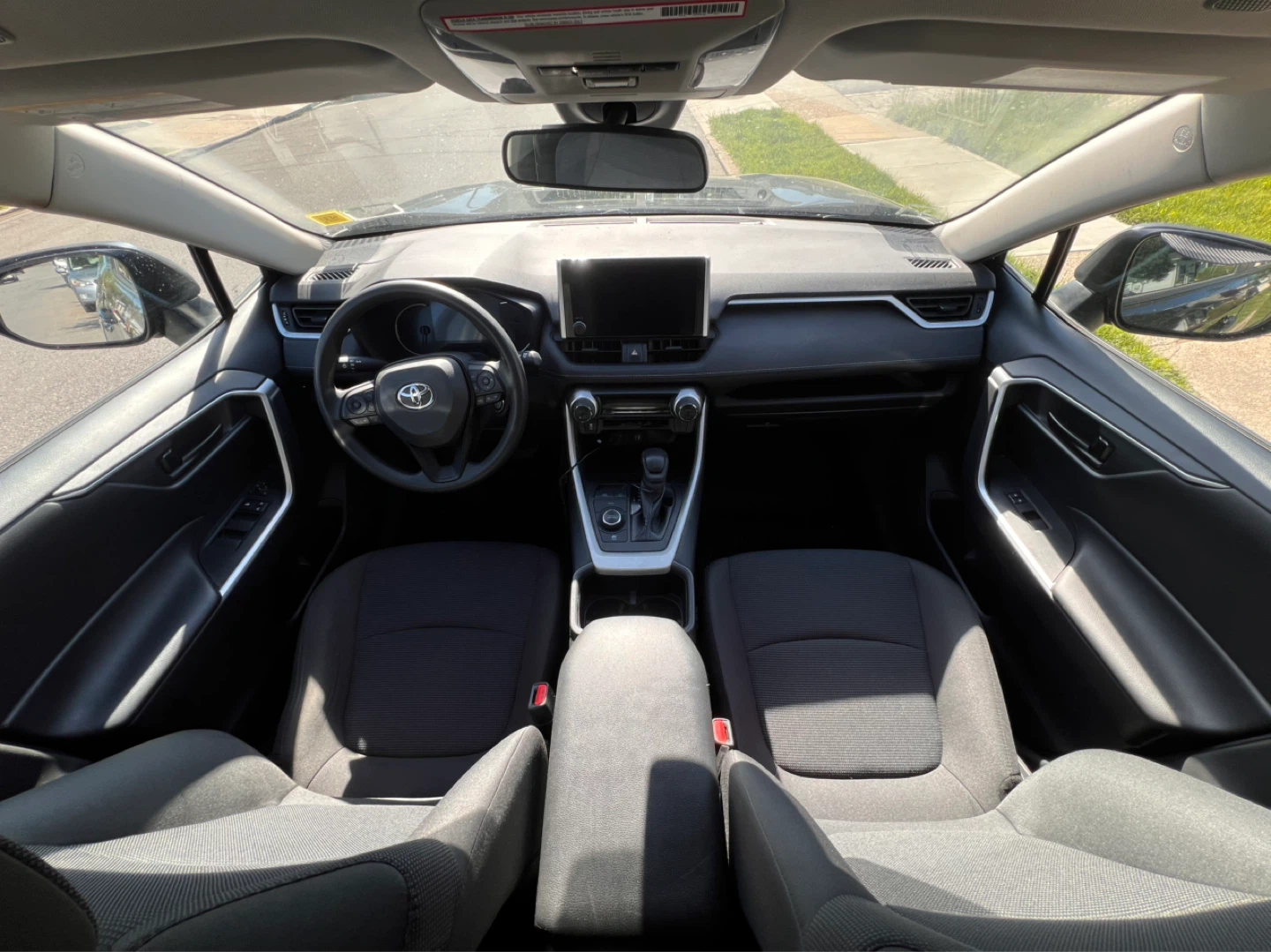 2021 Toyota RAV4 Hybrid - photo 2