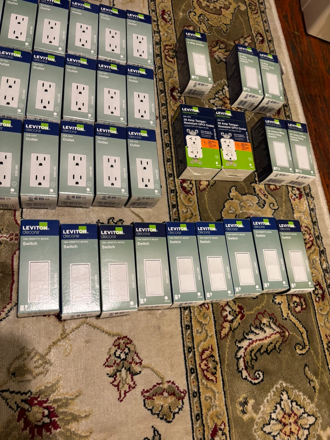 Leviton Decora 15A-125V Outlets and Switches - photo 4
