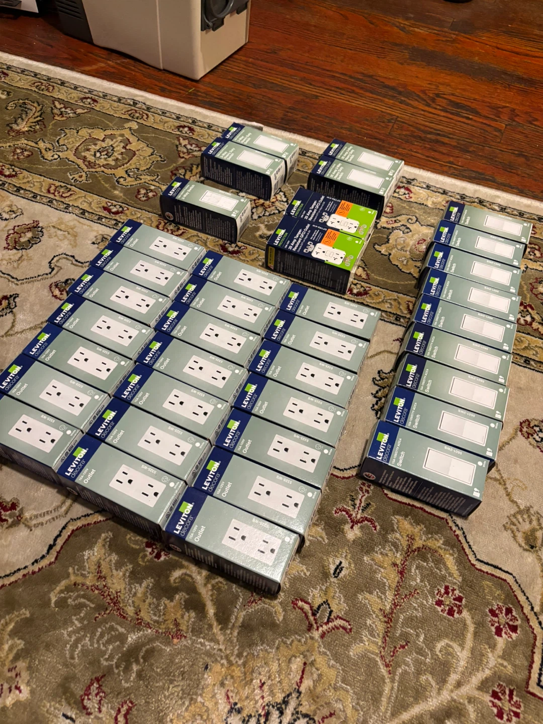 Leviton Decora 15A-125V Outlets and Switches - photo 2