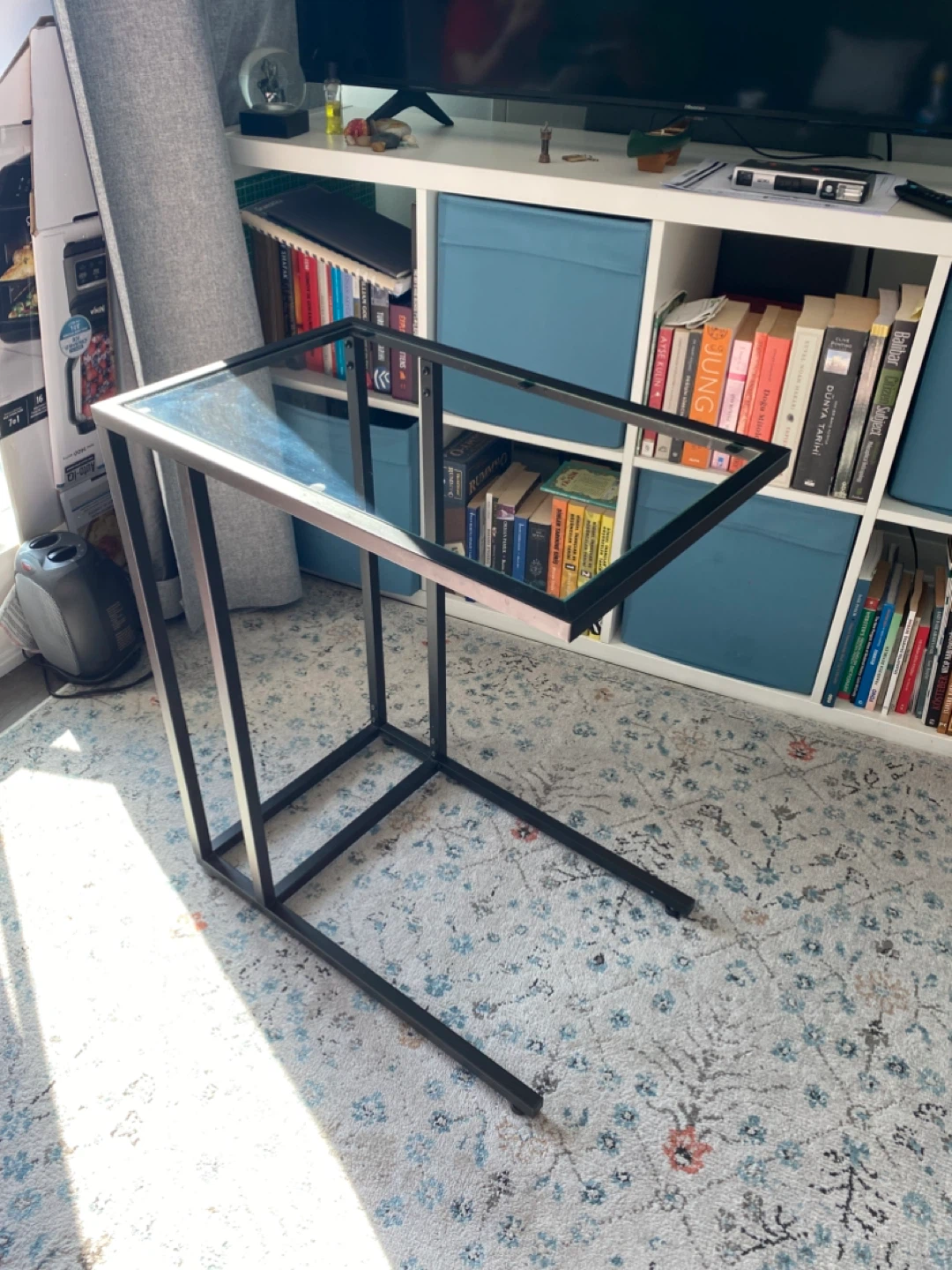 Glass top C-table / side table (VITTSJÖ)