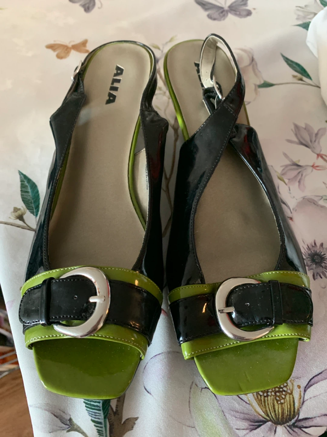 ALIA Black & Green Slingback Heels with Buckle Accent