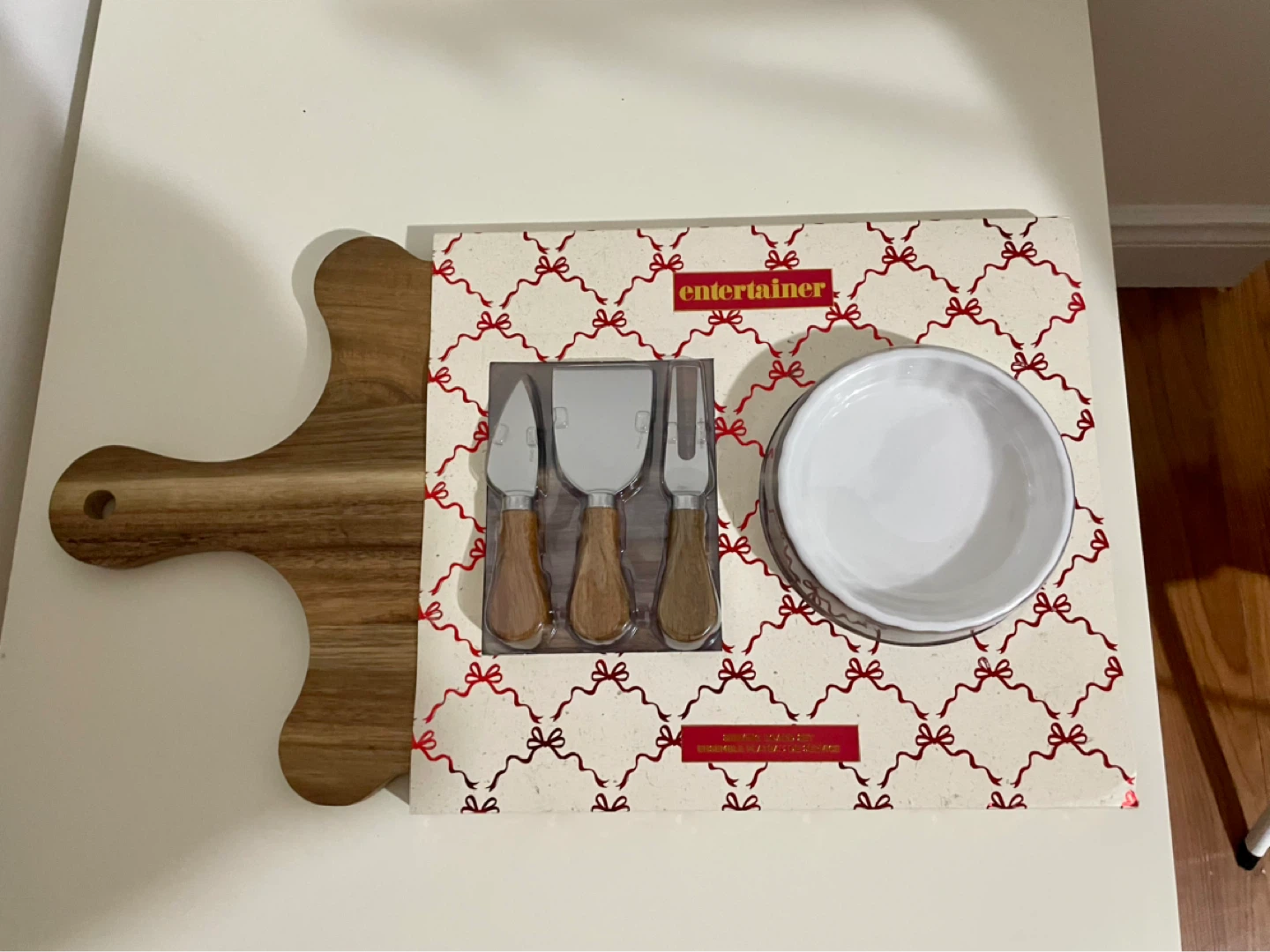 Entertainer Serving Board Set with Cheese Knives