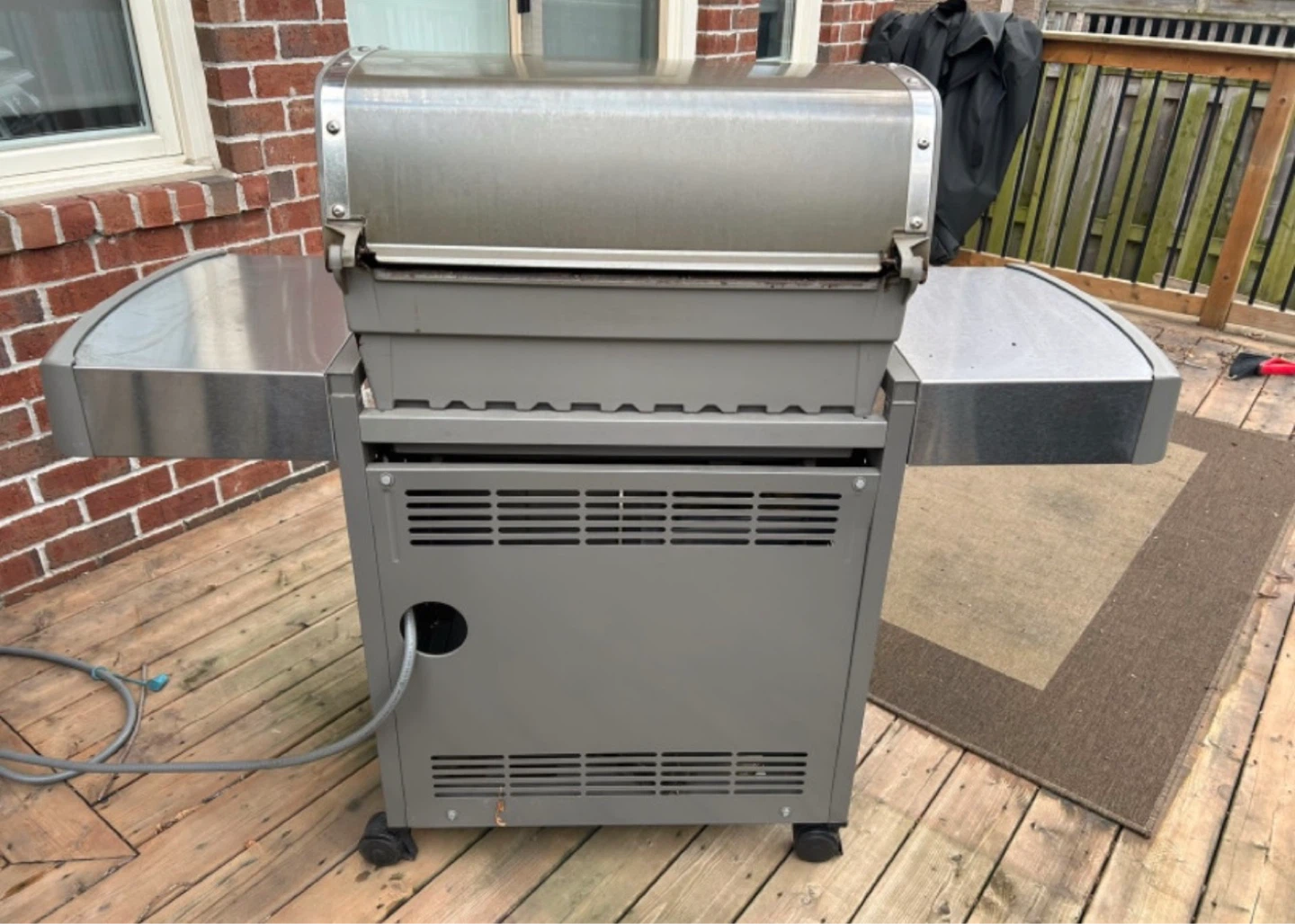 Weber Genesis Gas Grill with Cover (can deliver) - photo 4