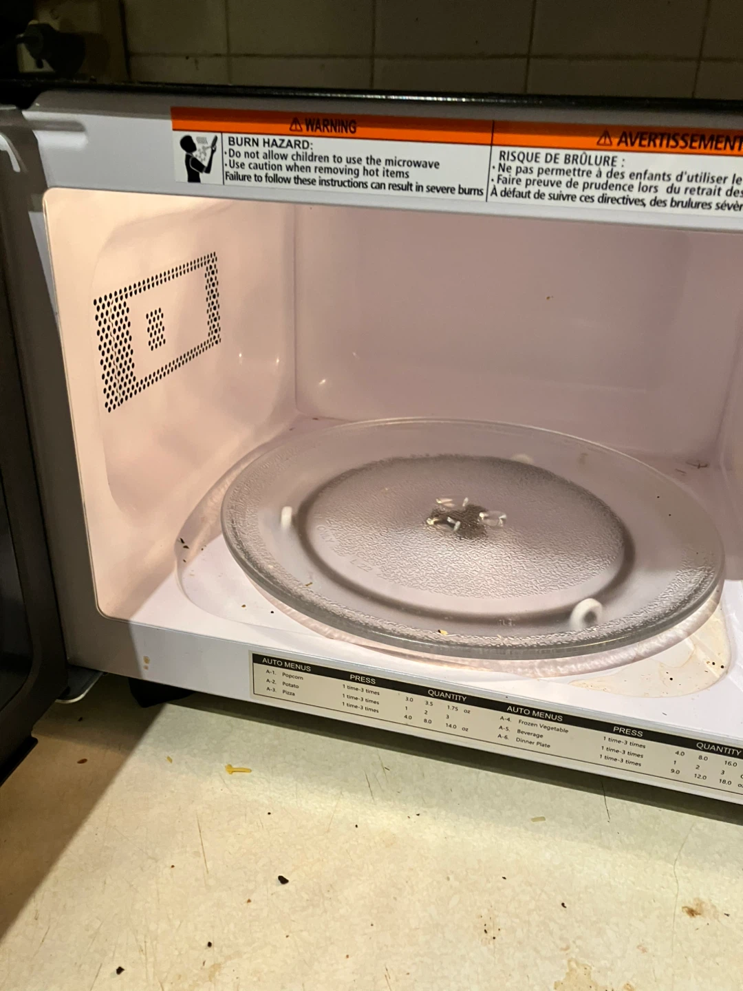 Insignia .7 Cu. Ft. Compact Microwave - Black - photo 3