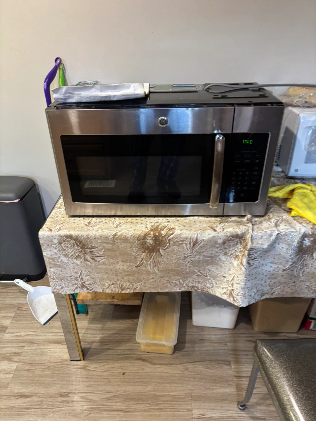 GE Stainless Steel Over-the-Range Microwave - photo 2