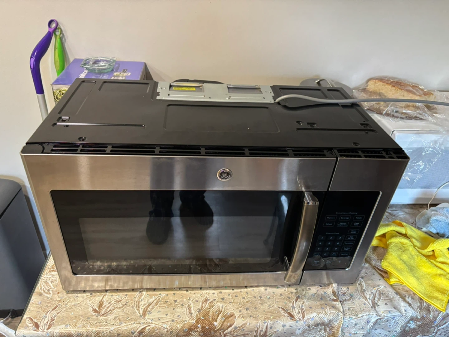 GE Stainless Steel Over-the-Range Microwave - photo 4