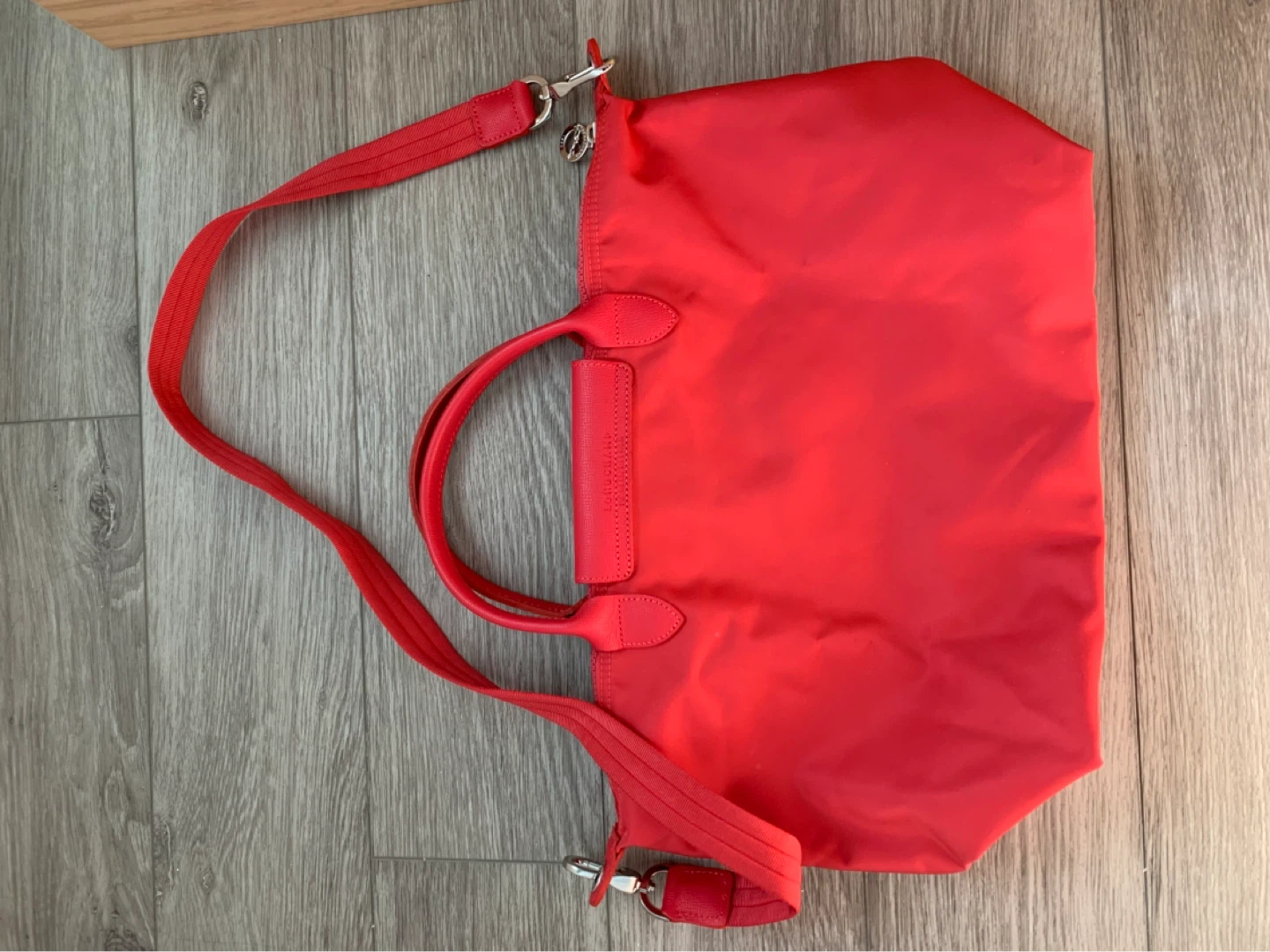 Longchamp Le Pliage Néo Medium Crossbody Bag - Red/Peony - photo 2