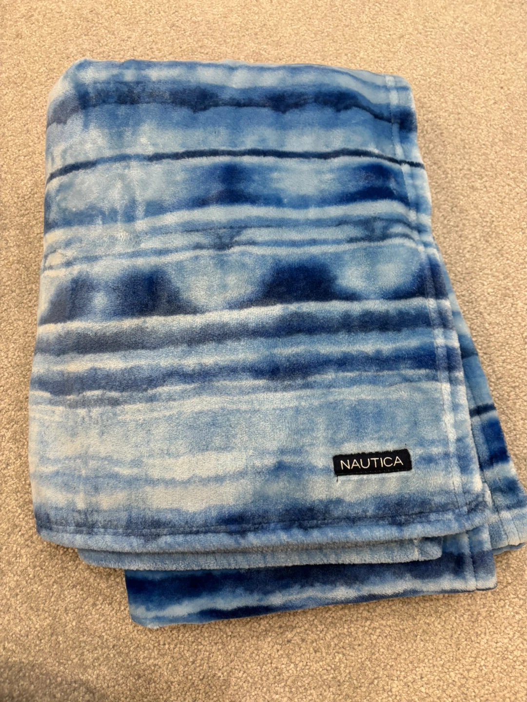 BLANKETS $10 EACH - photo 2
