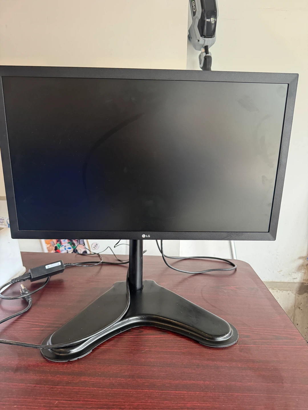 LG Monitor - photo 2