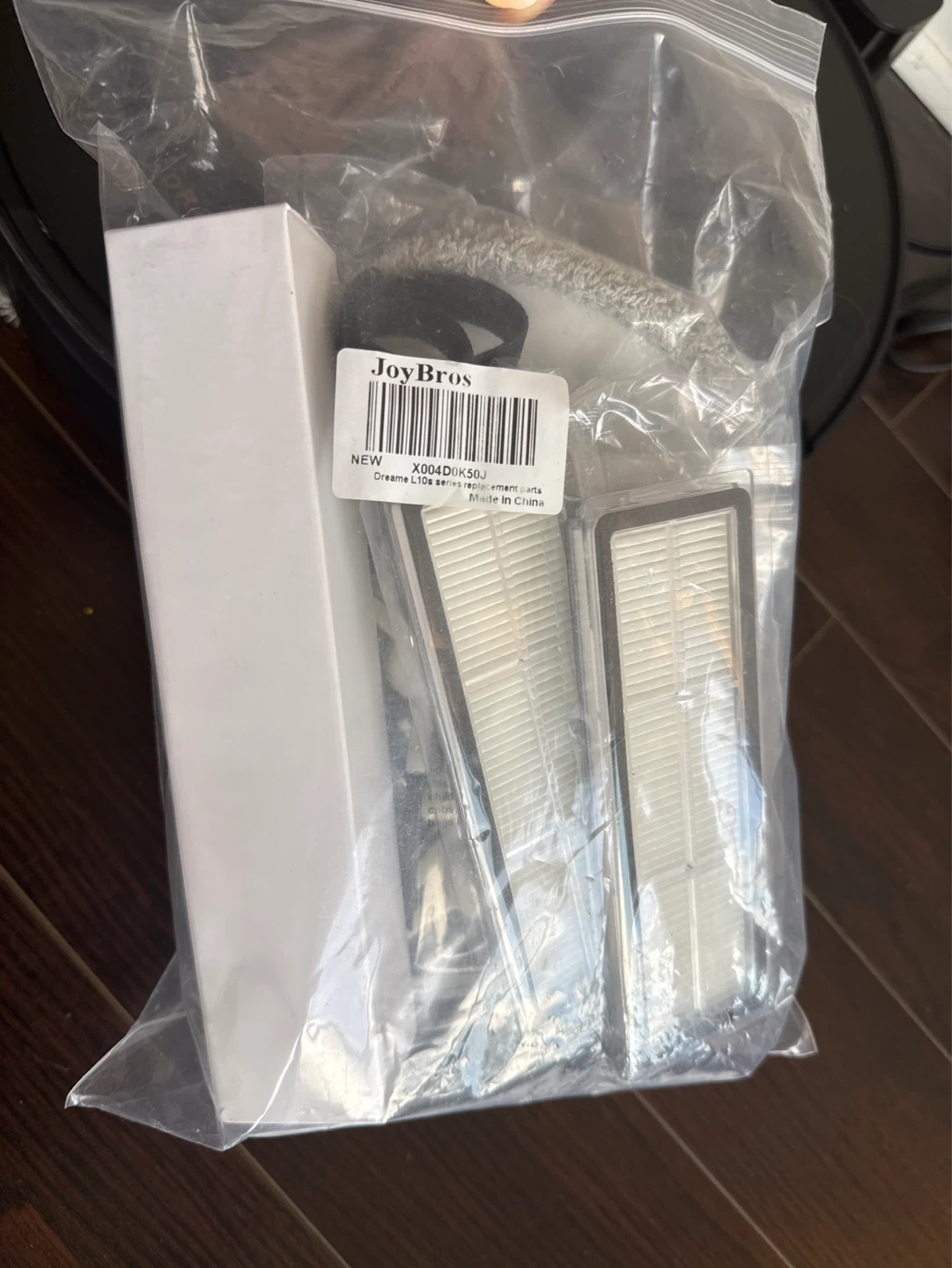 Dreame Robot Vacuum L10s and Replacement Parts Kit - photo 4