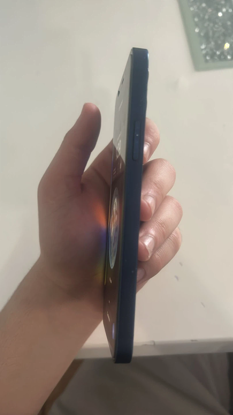 iPhone 12 - photo 3