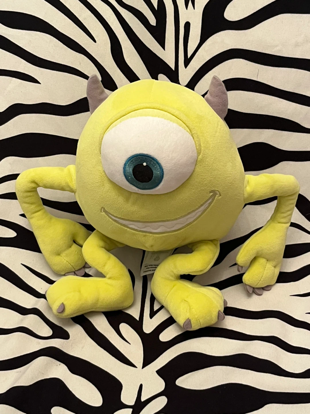 💚 Disney Store Monsters Inc. Mike Wazowski plush toy 💚