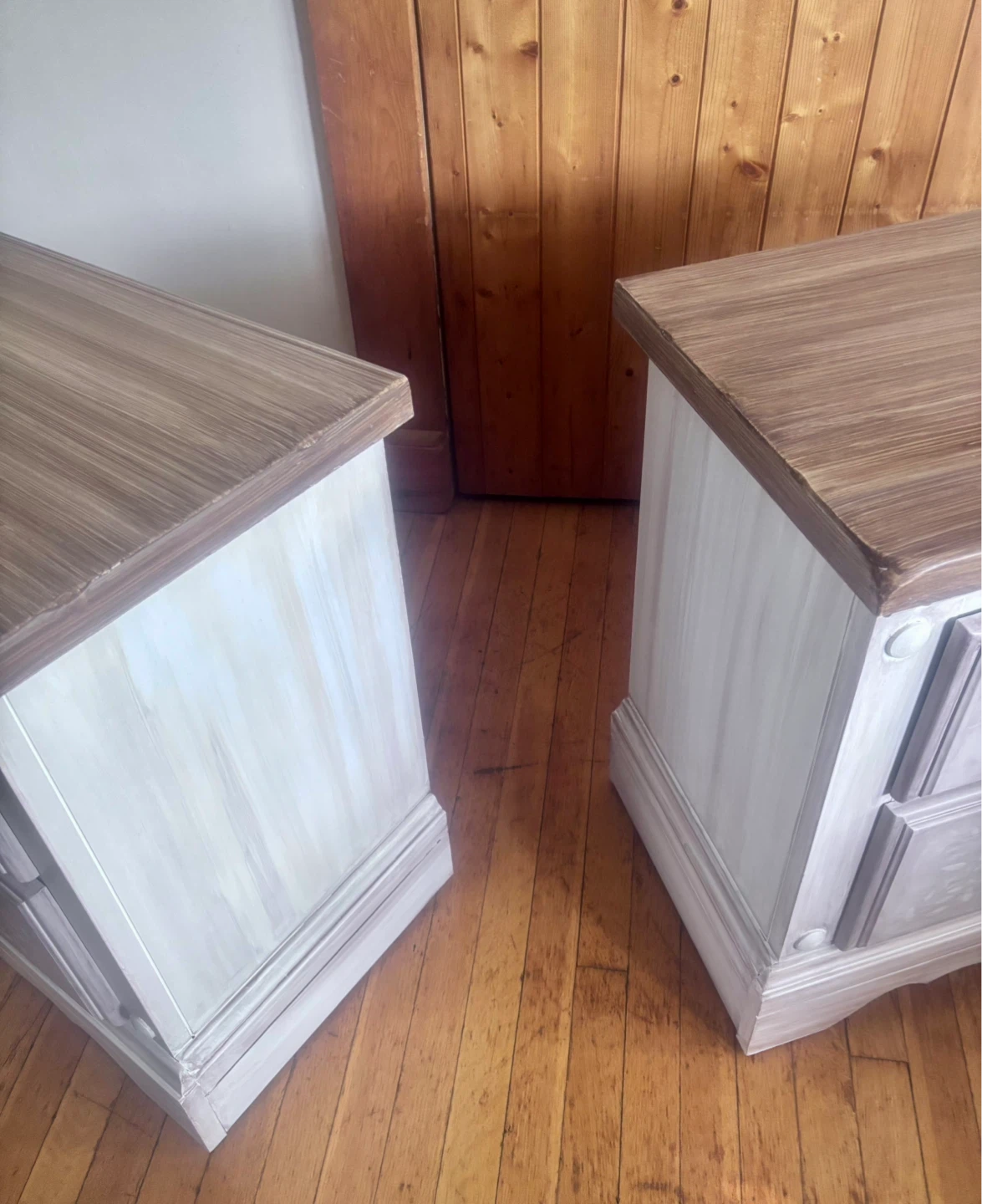 Set of 2 Farmhouse Nightstands - photo 4