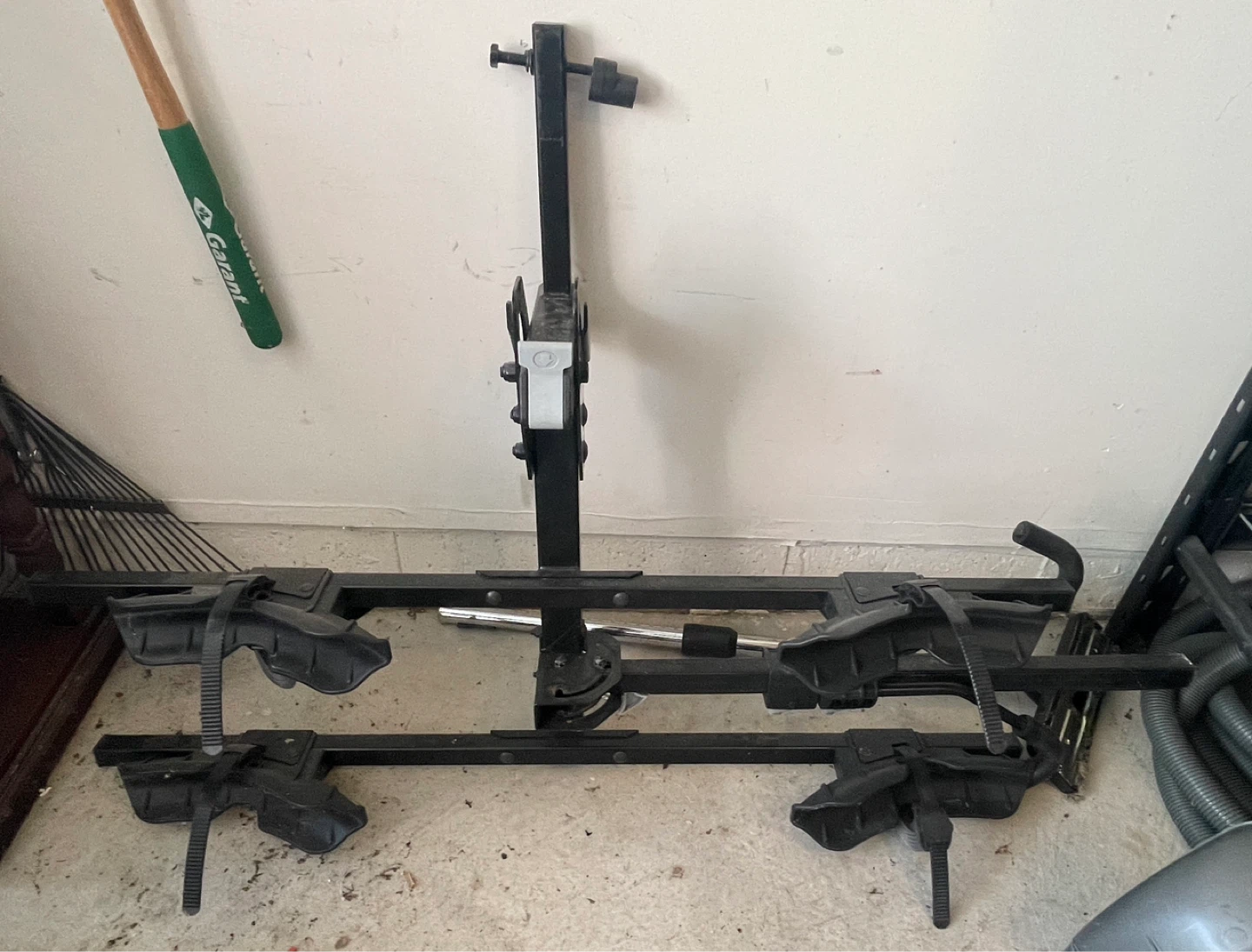 Thule Hitch Mount Bike Rack/carrier with lock.  Holds 2 bikes