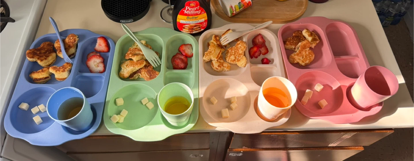 Set of 4 Toddler Divided Plates with Cups - photo 2