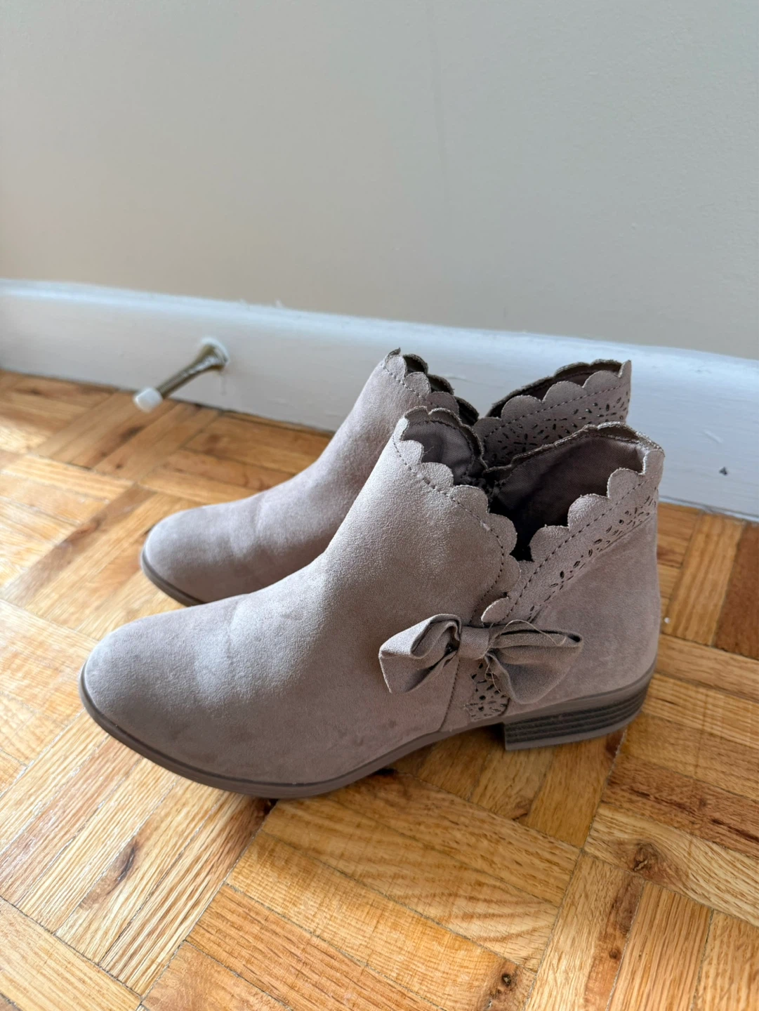 Girls' Tan Suede Ankle Boots with Bow Accent - photo 2