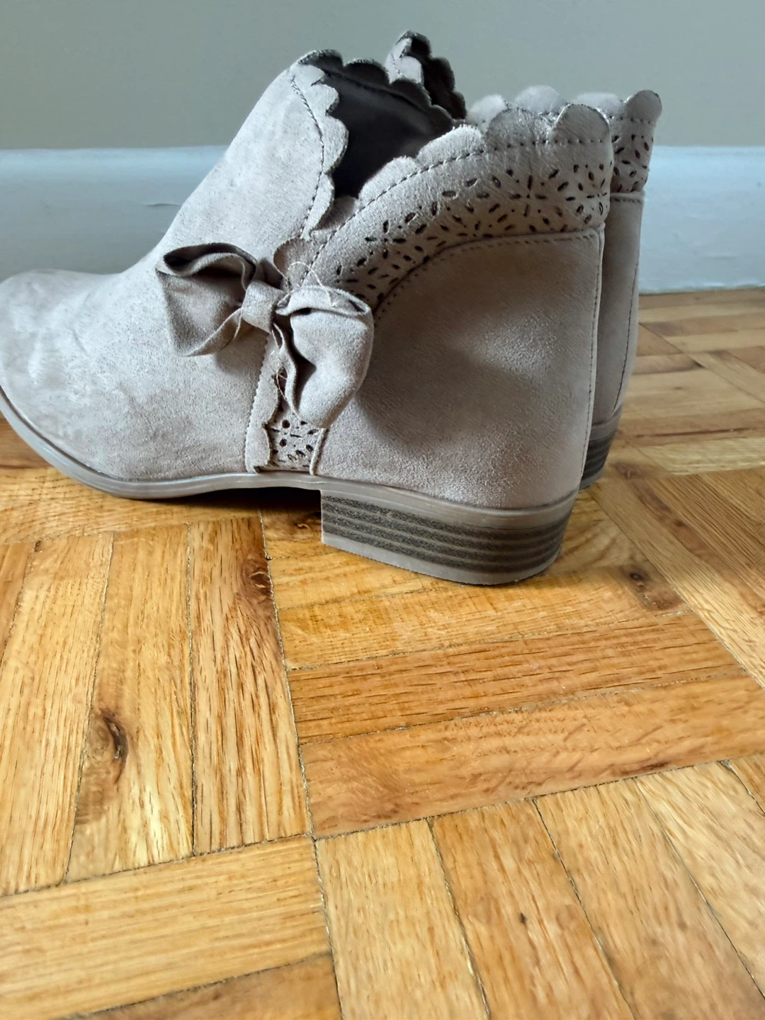 Girls' Tan Suede Ankle Boots with Bow Accent - photo 5