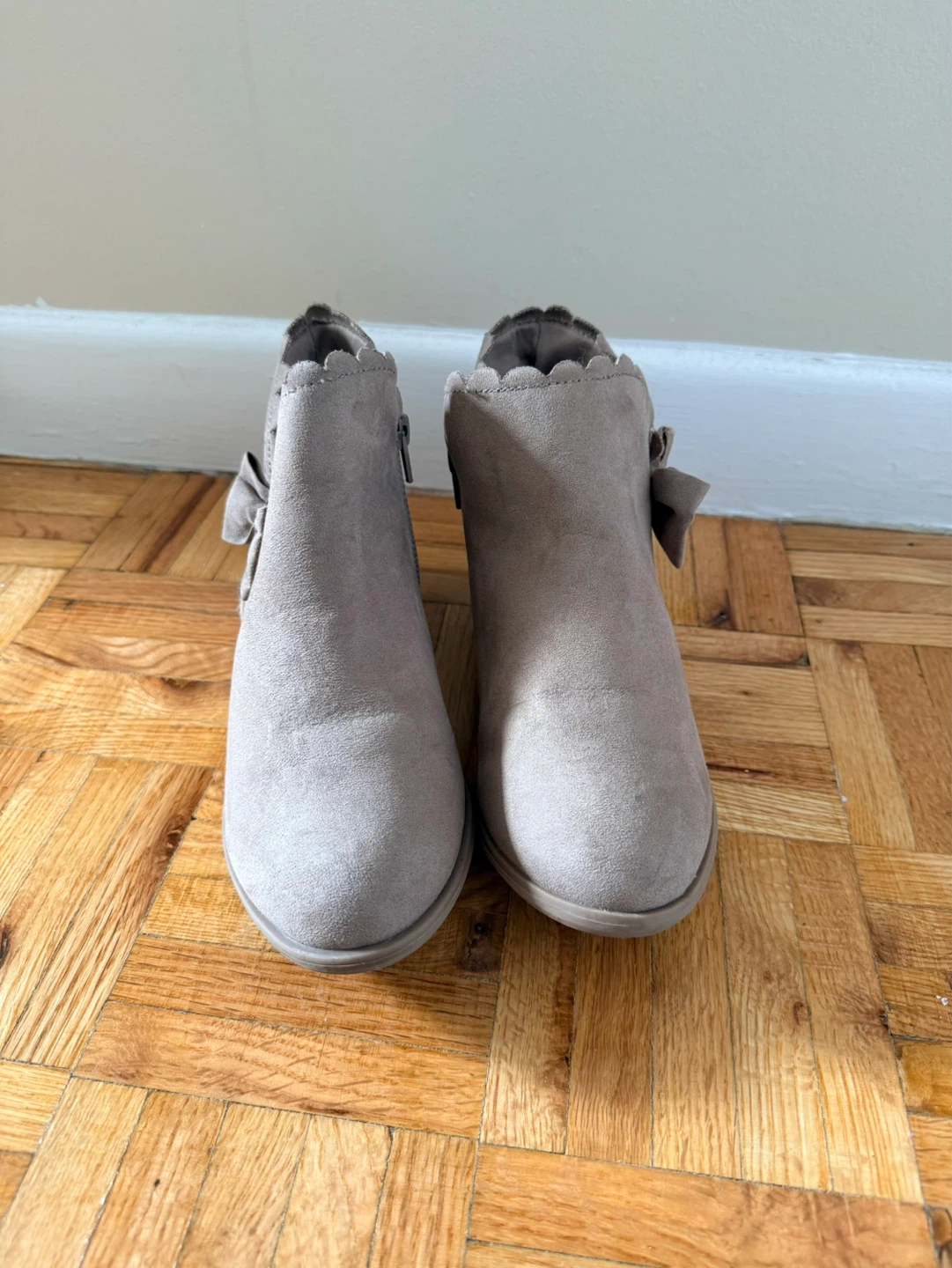Girls' Tan Suede Ankle Boots with Bow Accent - photo 4