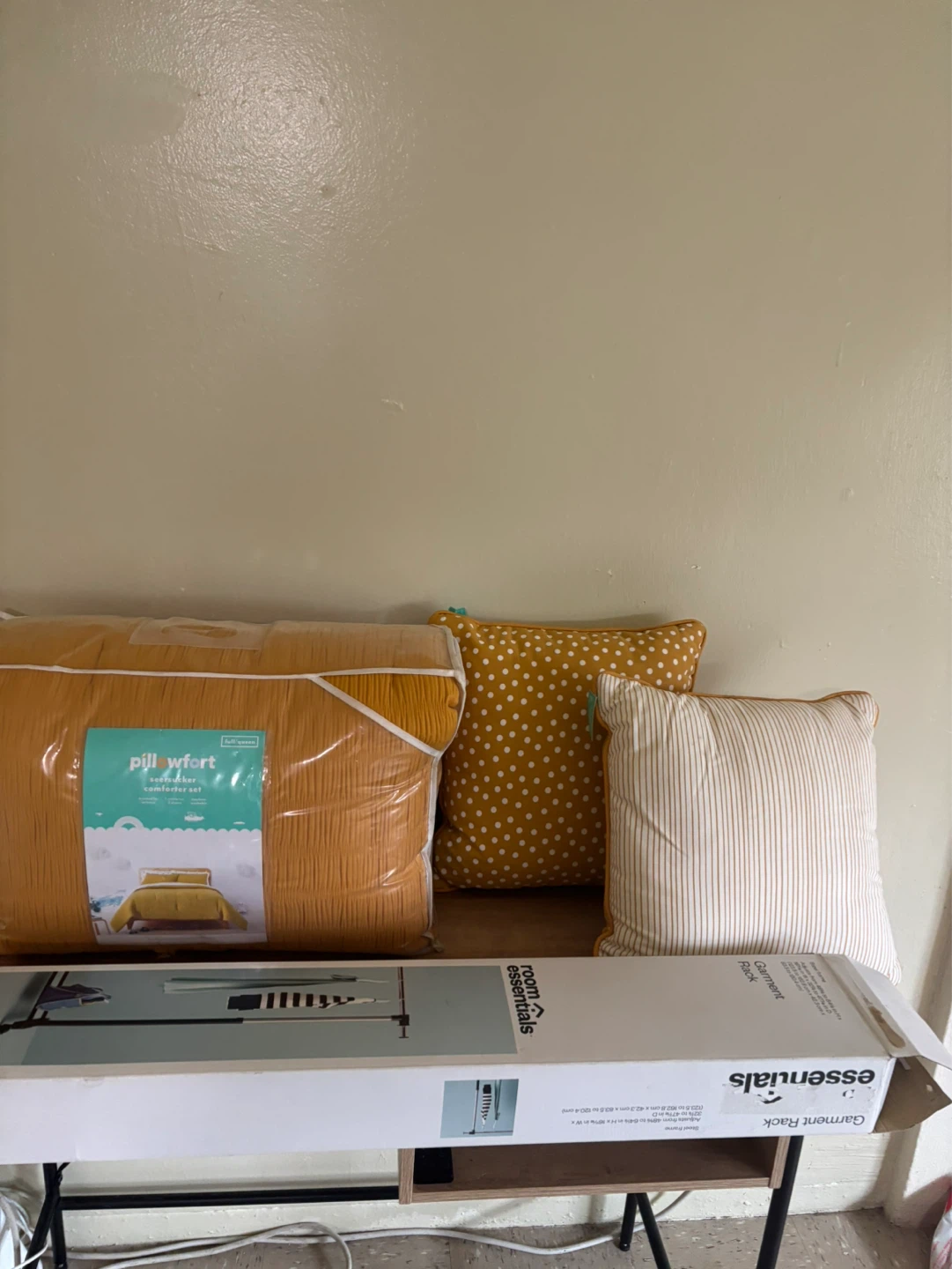 Full/Queen Seersucker Comforter Set/ Garment Rack - photo 5